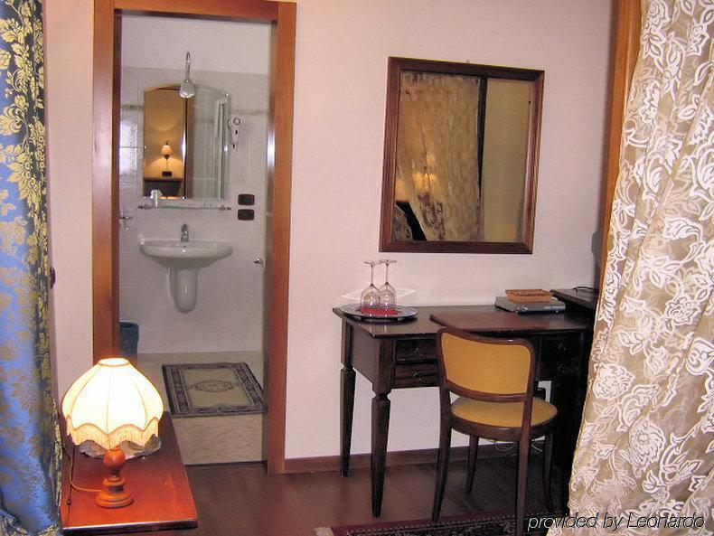 Hotel Sebino Sarnico Ruang foto