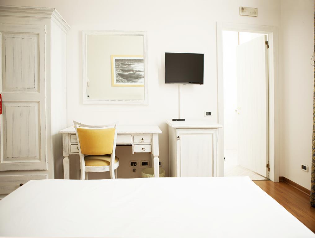 Hotel Sebino Sarnico Bagian luar foto
