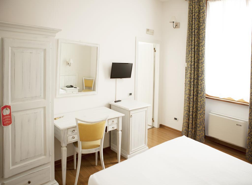 Hotel Sebino Sarnico Bagian luar foto