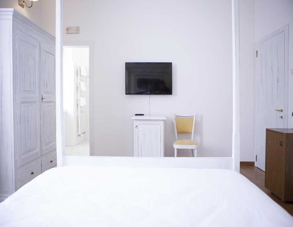 Hotel Sebino Sarnico Bagian luar foto