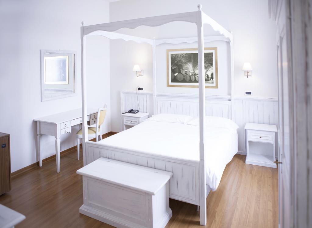 Hotel Sebino Sarnico Bagian luar foto