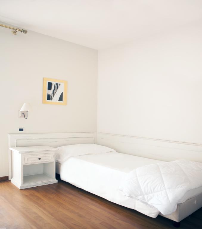 Hotel Sebino Sarnico Bagian luar foto