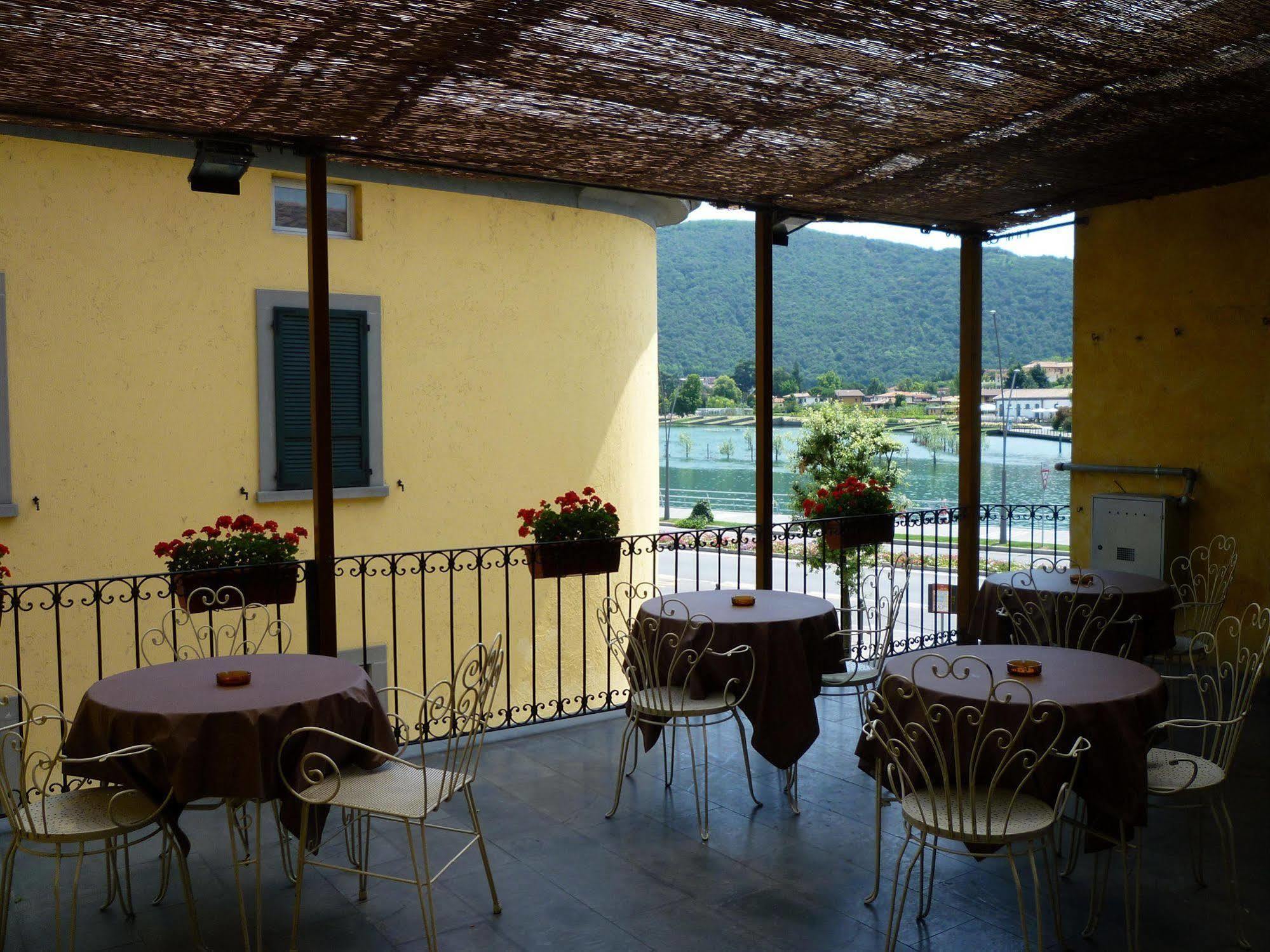 Hotel Sebino Sarnico Bagian luar foto
