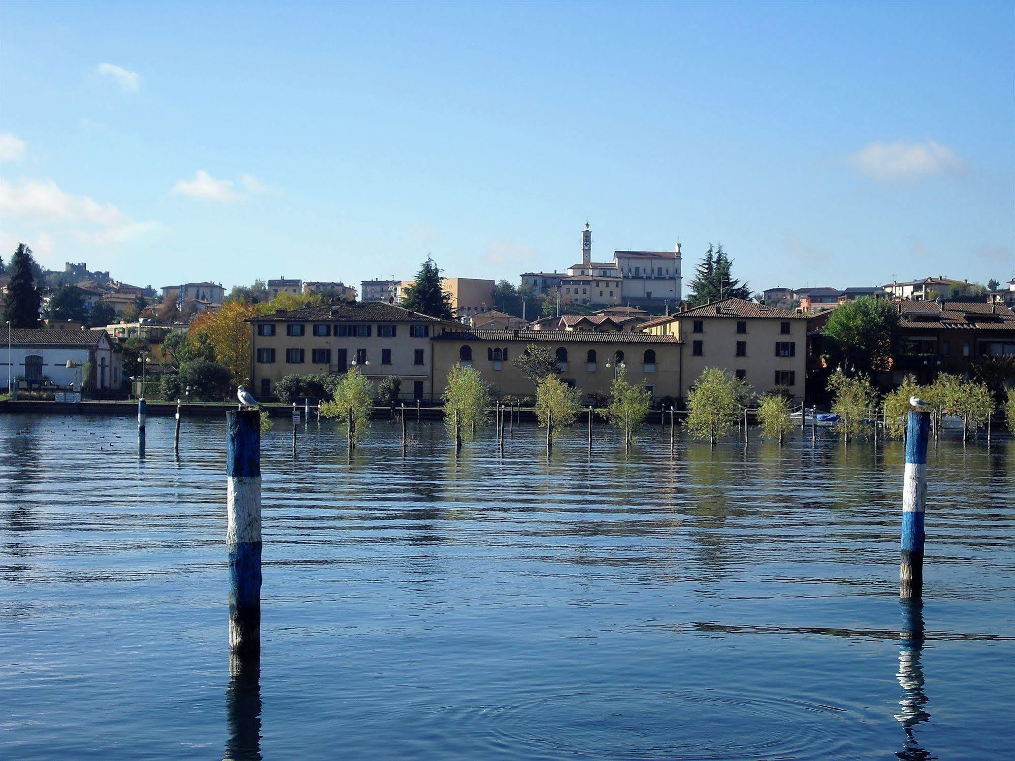 Hotel Sebino Sarnico Bagian luar foto