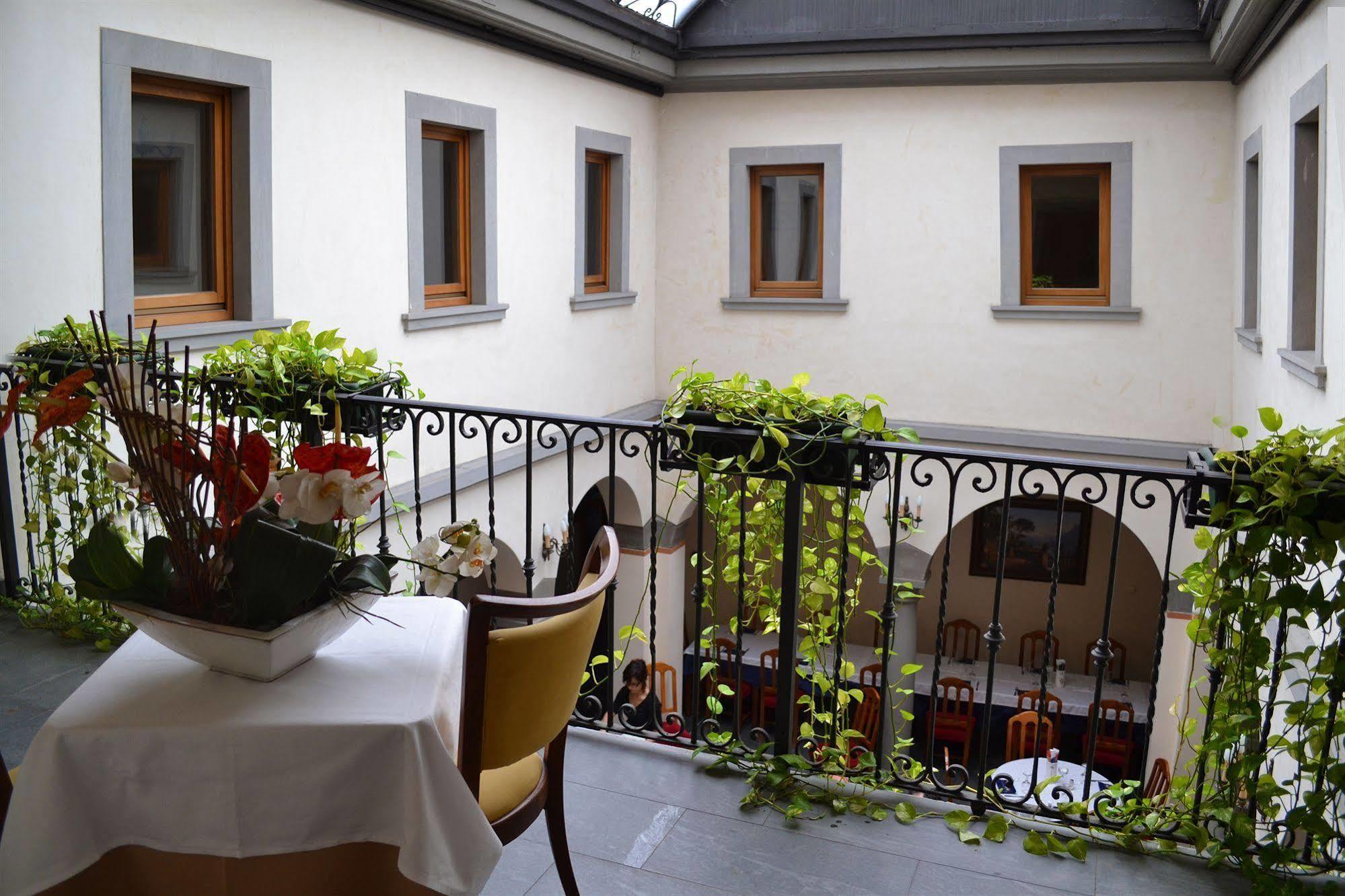Hotel Sebino Sarnico Bagian luar foto
