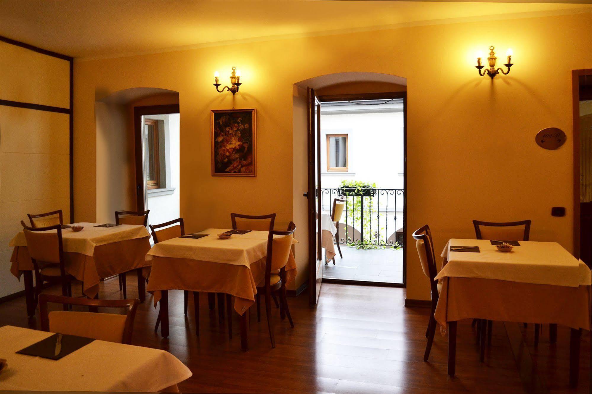 Hotel Sebino Sarnico Bagian luar foto