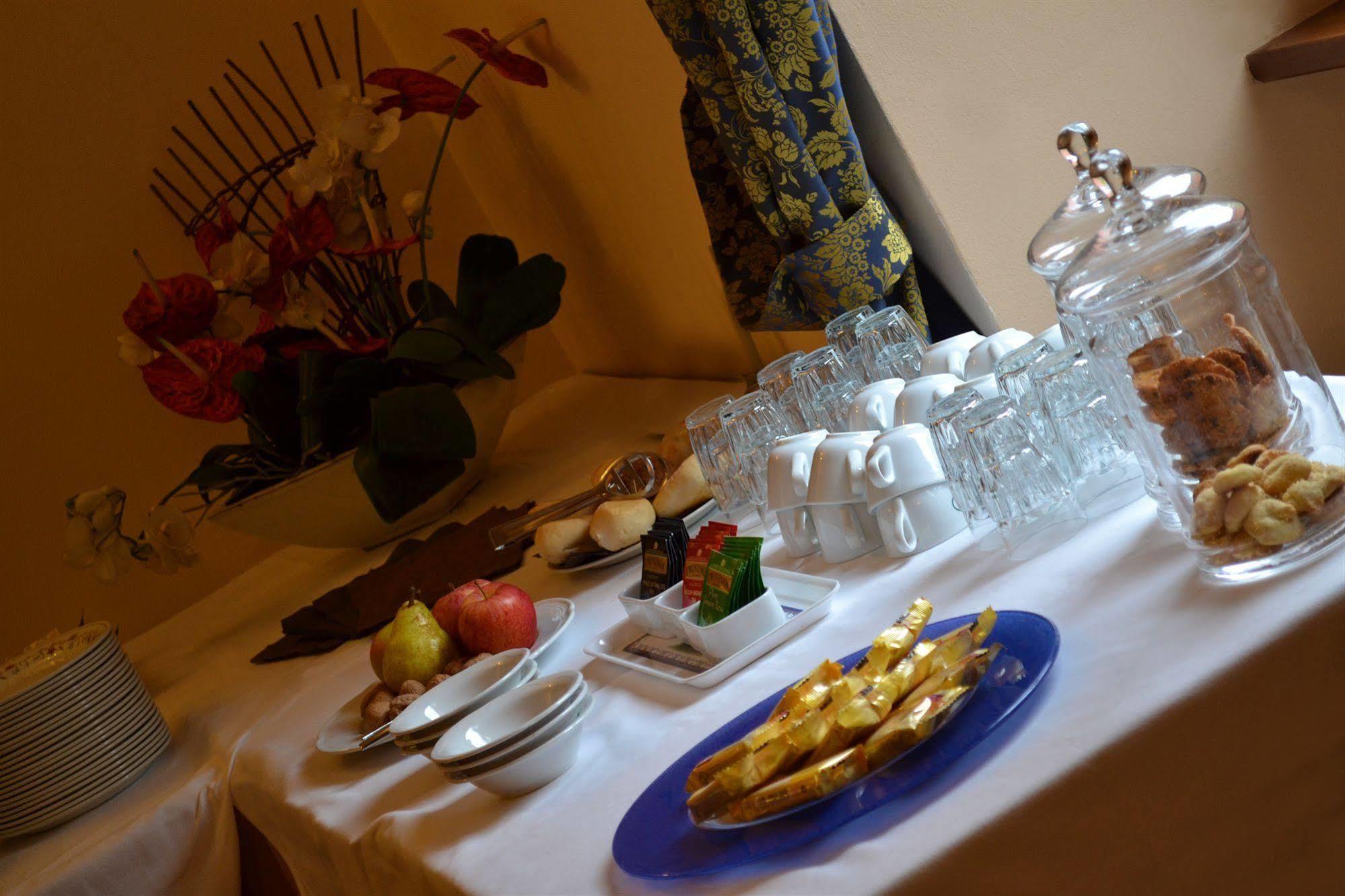 Hotel Sebino Sarnico Bagian luar foto