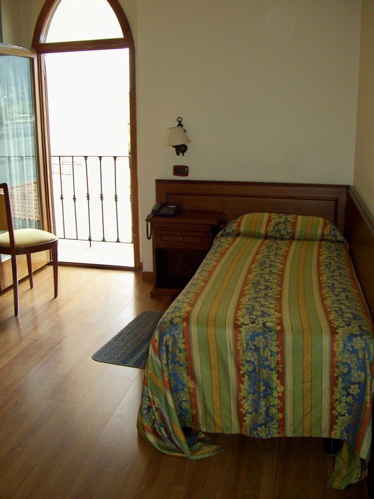 Hotel Sebino Sarnico Bagian luar foto