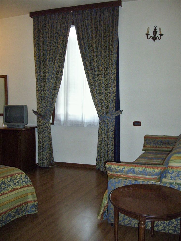 Hotel Sebino Sarnico Bagian luar foto